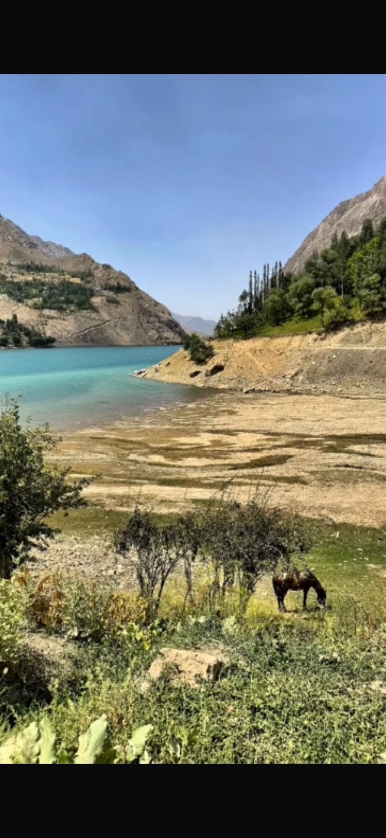 Высокий каньон и вода в долине